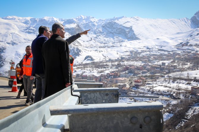 Vali Çelik, bariyer çalışmalarını denetledi