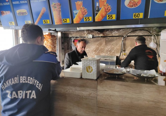 Hakkari belediyesi dönercileri denetlendi