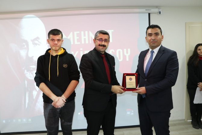 Hakkâri’nin Genç Kalemleri Akif'i Yazdı