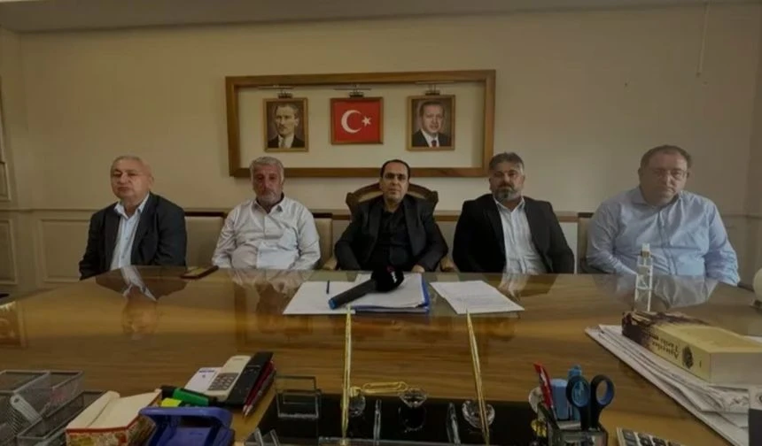 DEM Partili Belediye Başkanı ve 4 meclis üyesi istifa etti