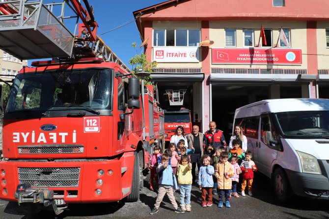 minik öğrencilere itfaiye tanıtıldı