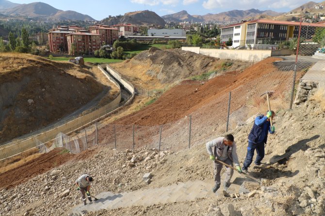 Hakkari belediyesi öğrencileri sevindirdi