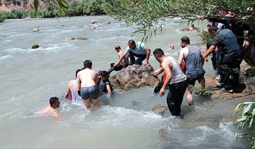 Köy korucusu zap suyuna kapıldı