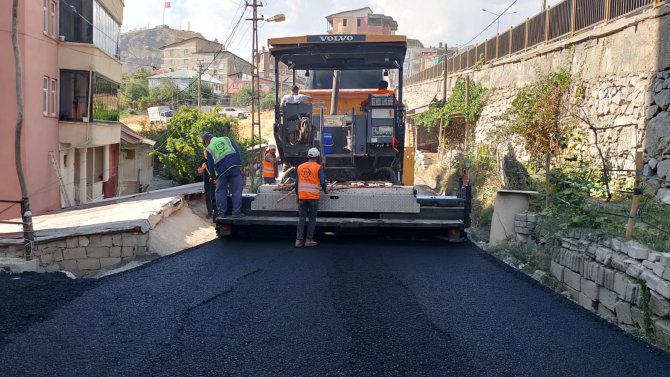Hakkari Güzereş semti ilk defa asfalta kavuştu