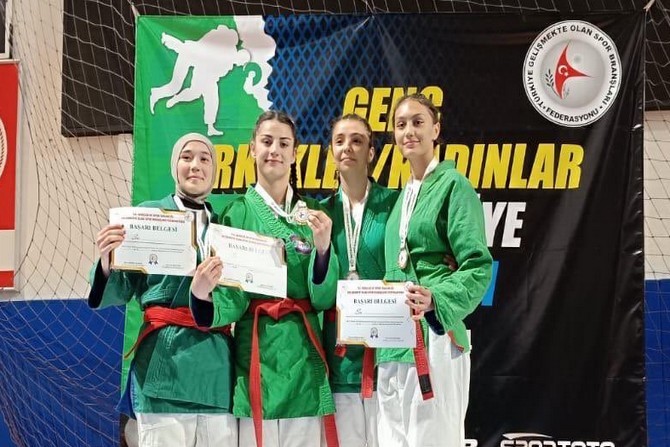 Vali Çelik, başarılı sporcuları kutladı