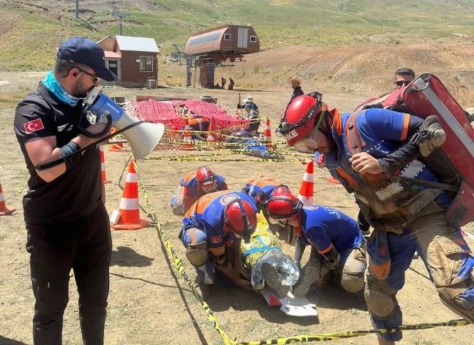 Sağlık personeline UMKE eğitimi verildi