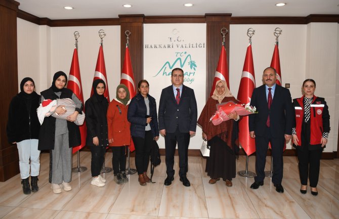 Vali Akbıyık kadınları makamında kabul etti