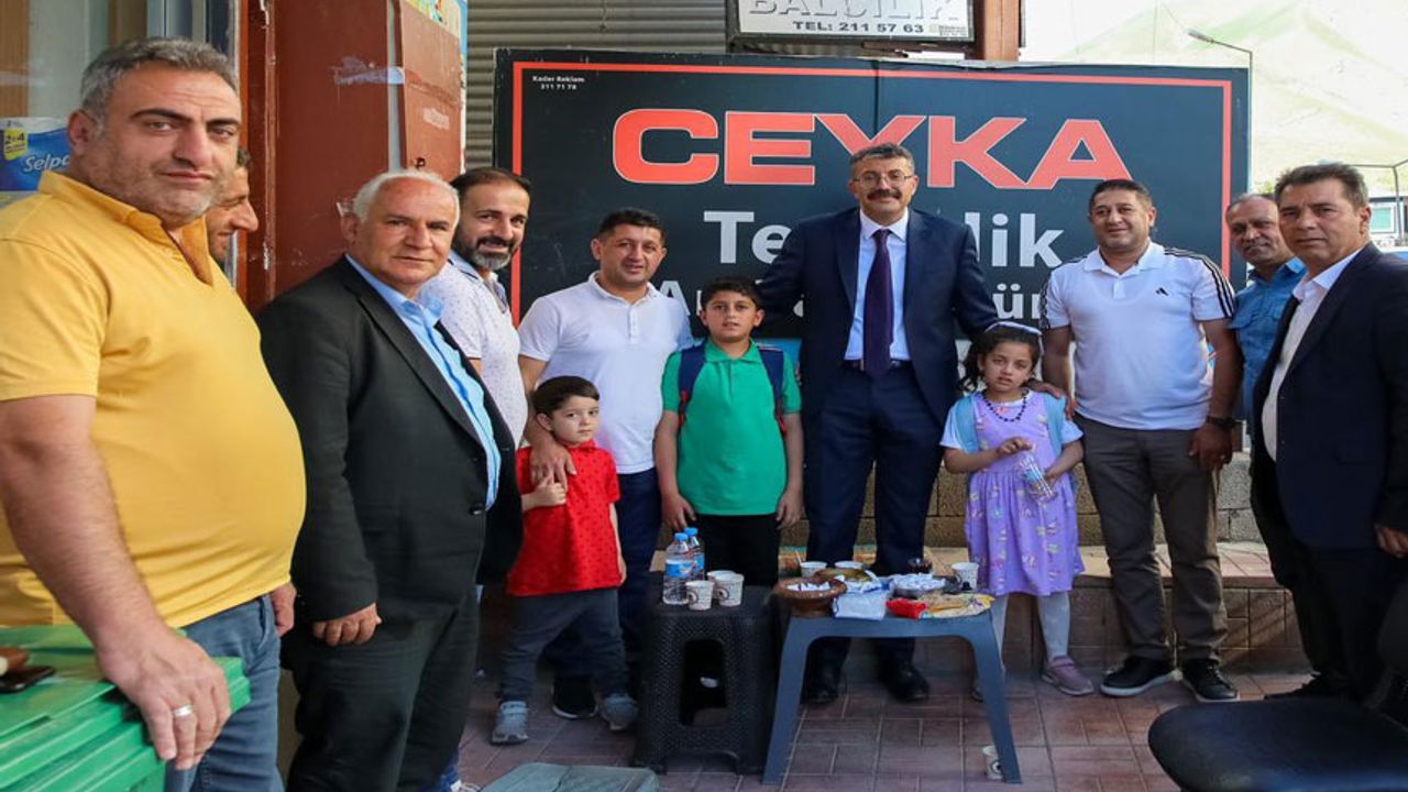 Hakkari Valisi Ali Çelik esnafı ziyaret etti